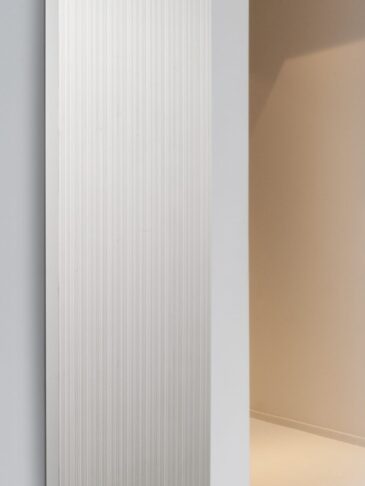 Bryce aluminium vertical radiator in textured white finish