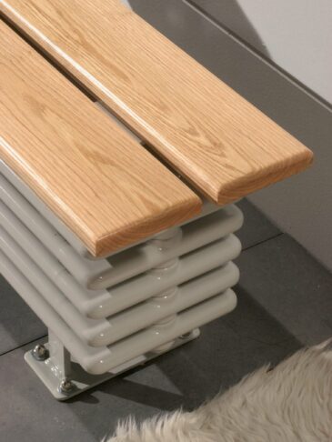 Tuba Ardesia Bench Radiator in RAL 9010 with wooden oak seat