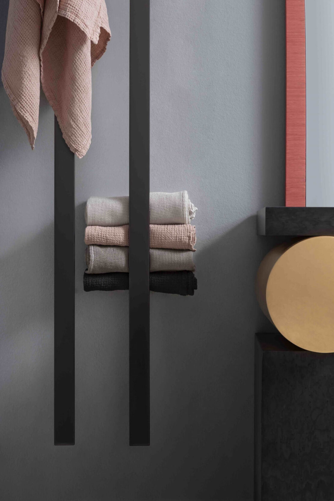 I-Ching holding towels