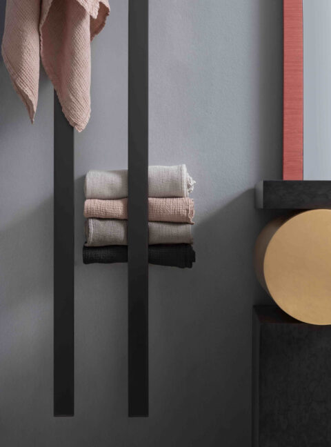 I-Ching holding towels