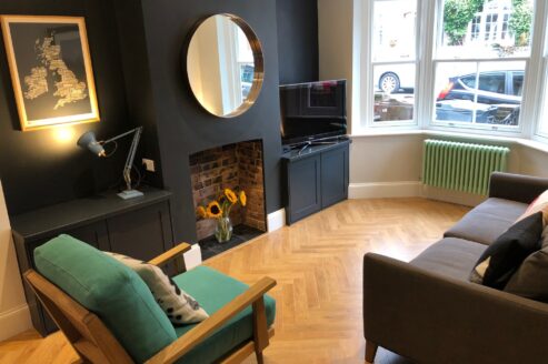 Tuba classic steel column in a Living Room