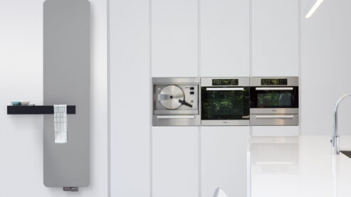 Oni kitchen radiator with black towel bar by Vasco